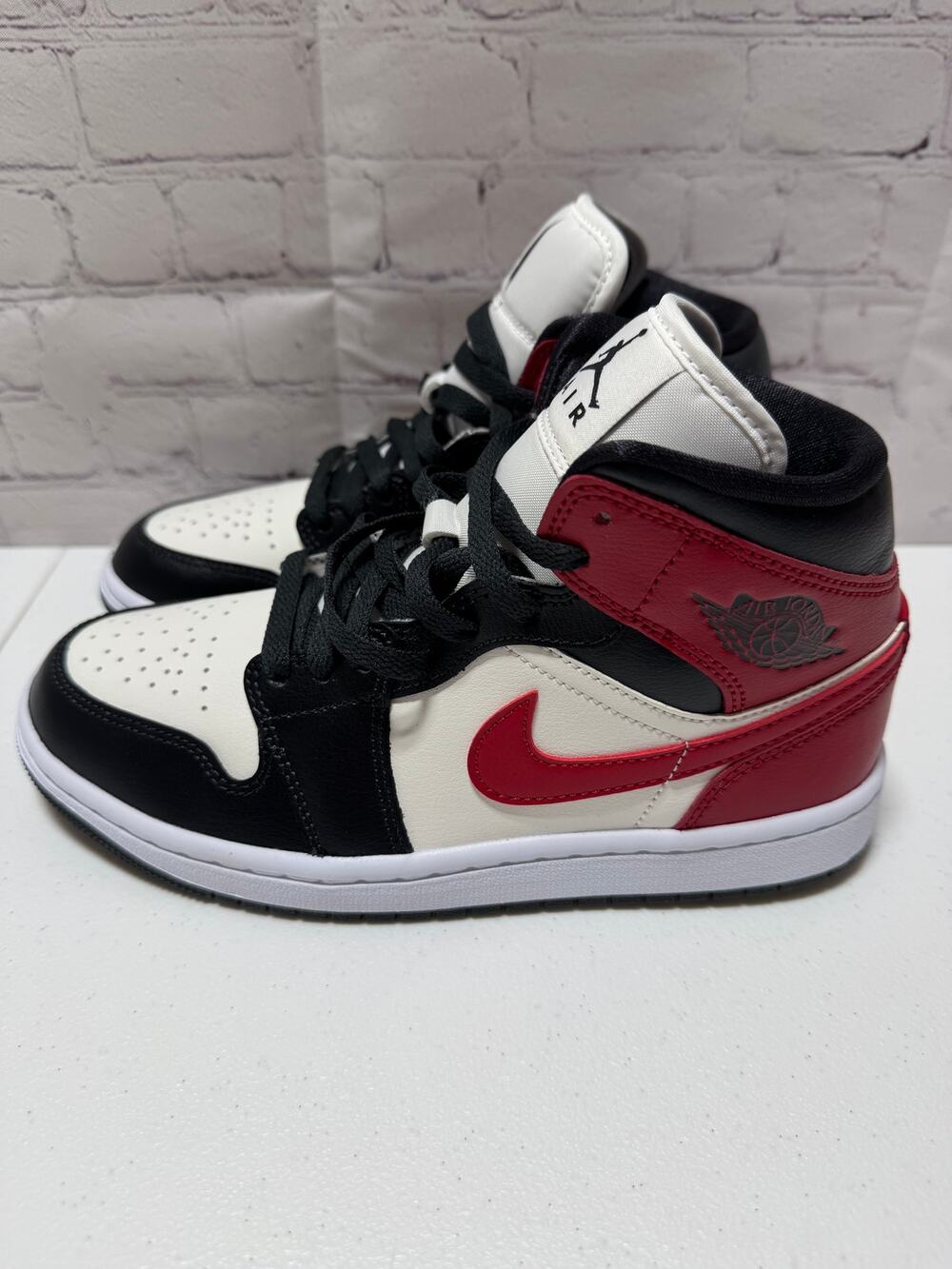 Nike Air Jordan 1 Mid Women’s Size 6 DS Brand -Sail/Gym Red/Off Noir/White
